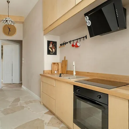 Family With Balcony Near Mtp By Renters * Posen