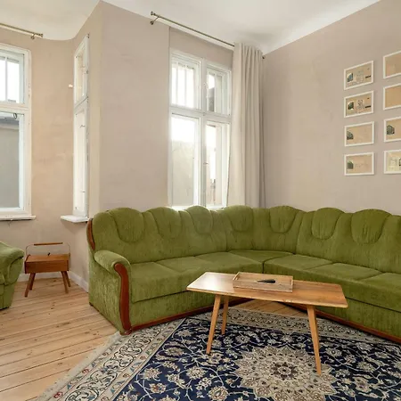 Family With Balcony Near Mtp By Renters *