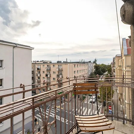 Family With Balcony Near Mtp By Renters Poznan